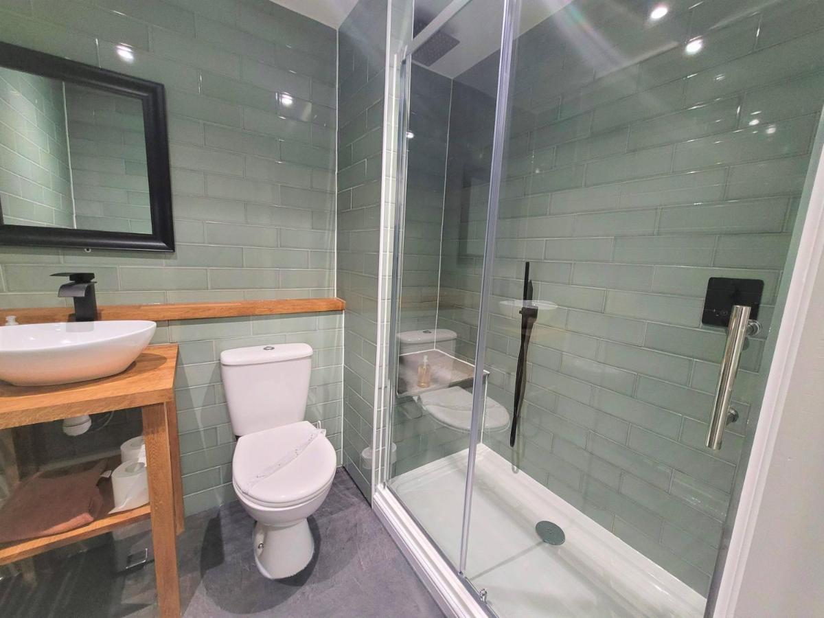 New County Hotel & Serviced Apartments By Roomsbooked Gloucester Exterior photo